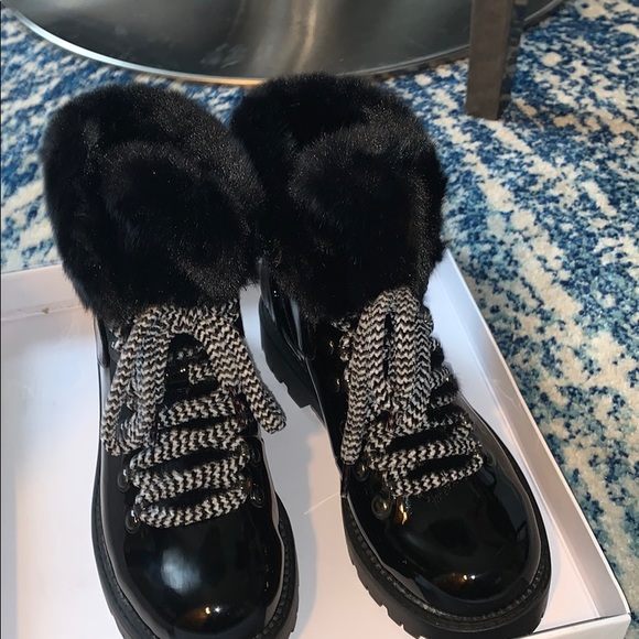 Hiking boots - Picture 3 of 6